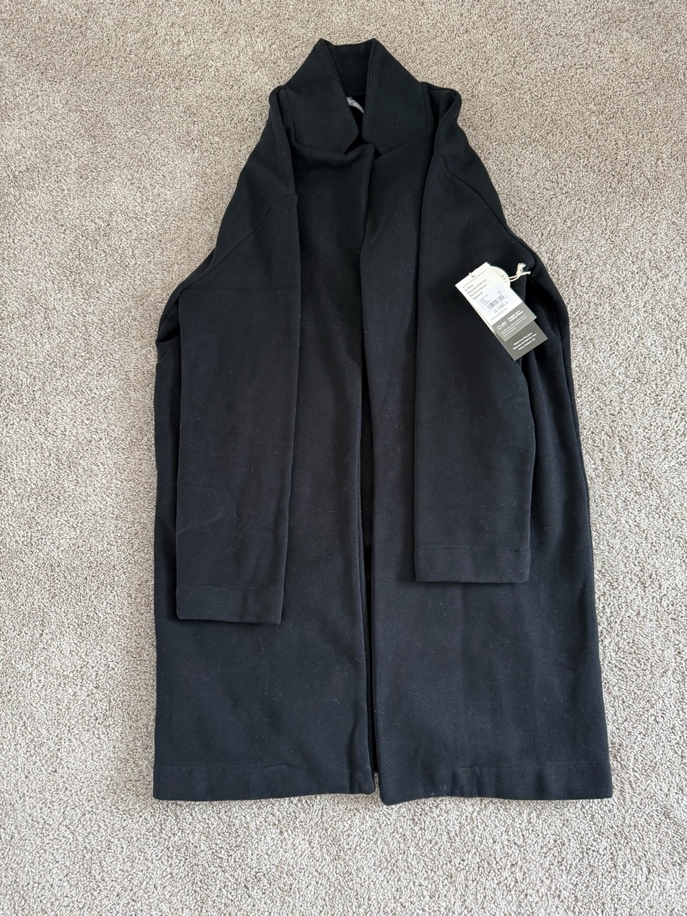 NWT Vuori Restore Coat in Black